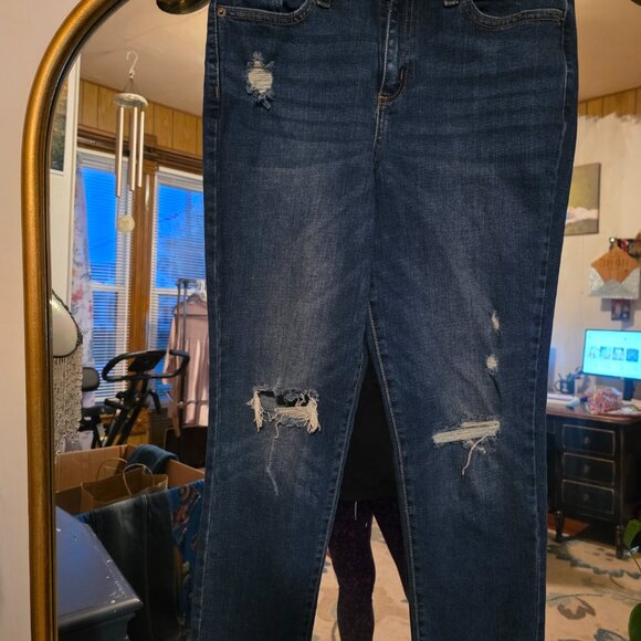 Universal Thread High Rise Straight 4/27R - Picture 2 of 3